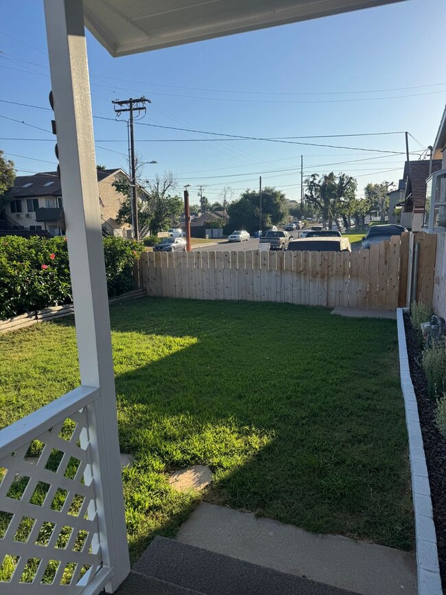 Building Photo - 5 Bedroom, 3.5 Bath, Beautiful 1,856 SQ FT...