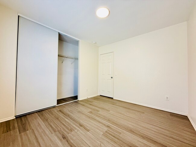 Building Photo - 44608 Avenida Linda
