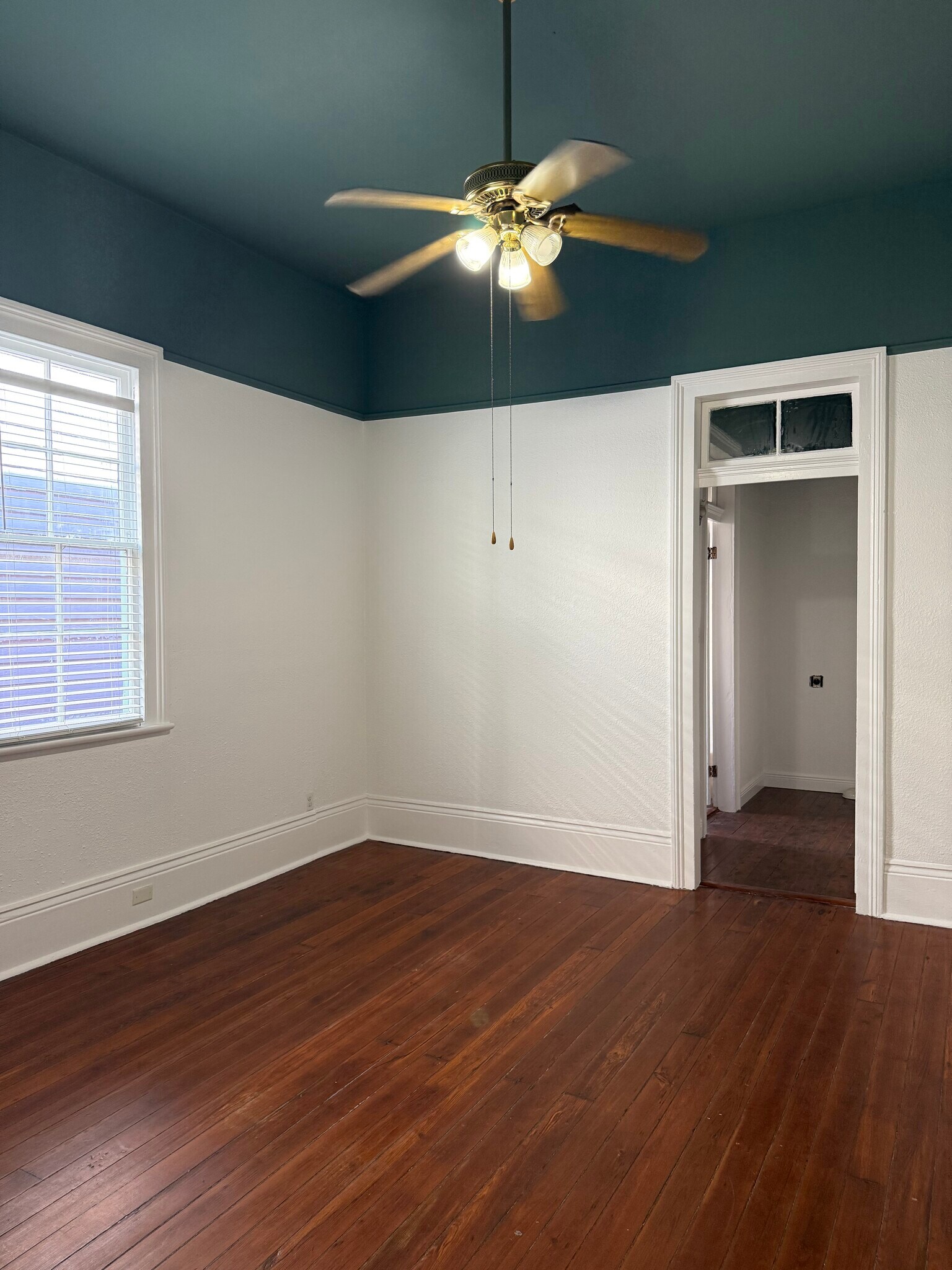 Bedroom looking towards bath, laundry and closet - 440 S Rendon St