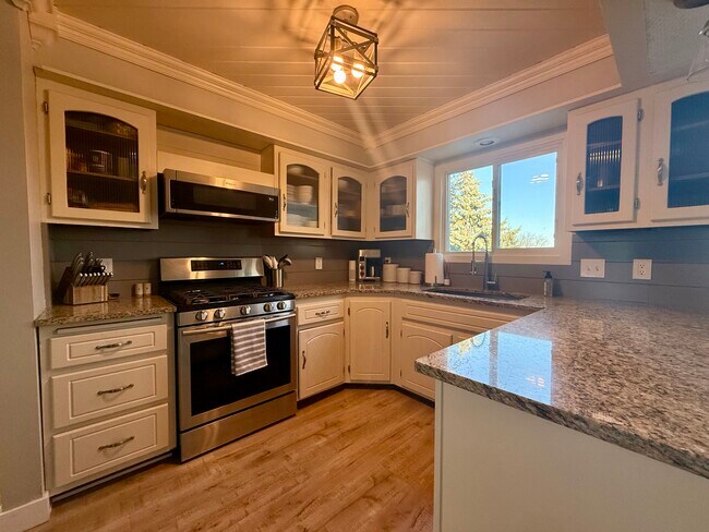 Building Photo - 2305 S 165th St