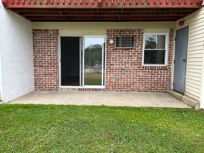 Building Photo - 1 Bedroom Apartment---READY FOR MOVE IN!
