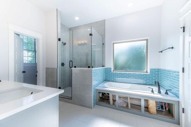 Building Photo - 714 King Arthur Dr