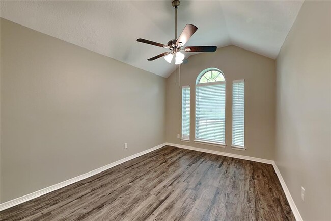 Building Photo - 8227 Sports Haven Dr