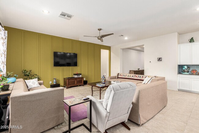 Building Photo - 17826 W Gold Poppy Way
