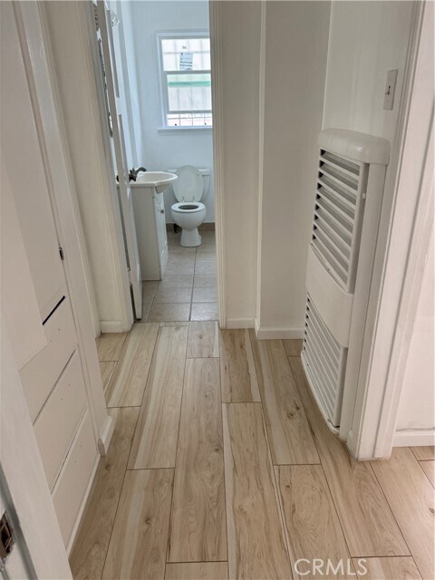 Building Photo - 1310 W 89th St