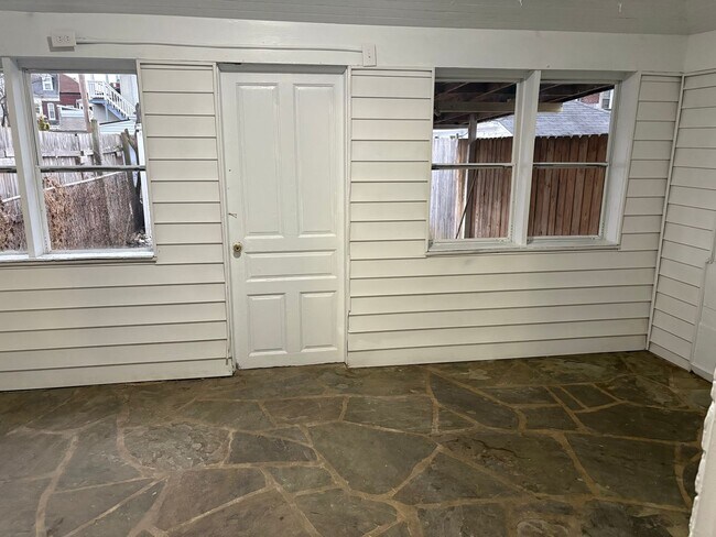 Building Photo - Fully Renovated Spacious 4 Bedroom 1.5 Bath House, Garage-York City SD