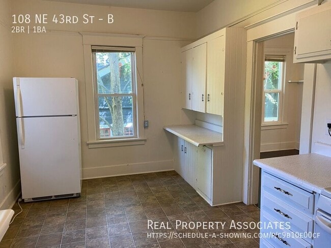 Building Photo - 108 NE 43rd St