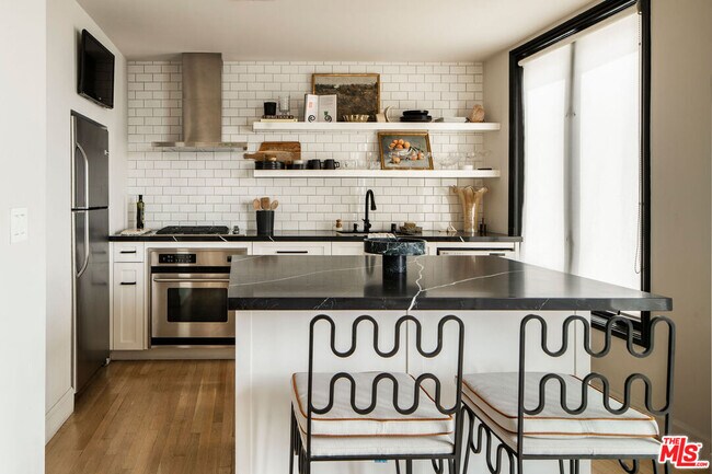 Building Photo - 1424 N Crescent Heights Blvd