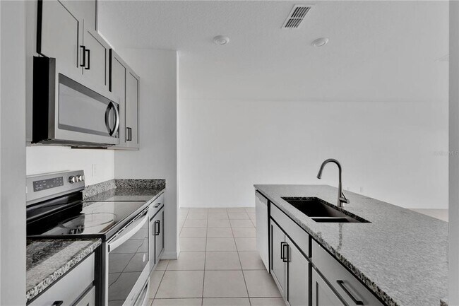 Building Photo - 625 Stoney Pointe Cir