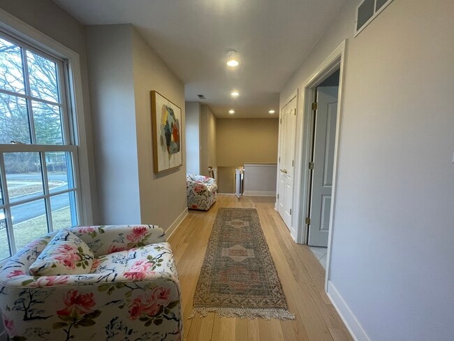 Building Photo - 844 Juniper Rd