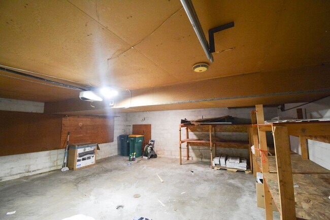 Building Photo - 4 Bed, 2 Bath Home for Rent – Unique Design & Retro Charm