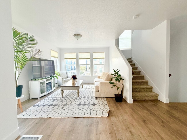 Building Photo - 1792 W Torlundy Dr