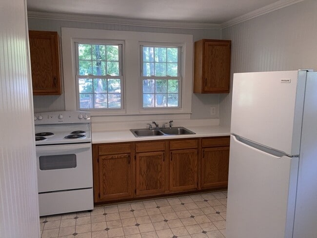Building Photo - 2 Bedroom 1 Bathroom