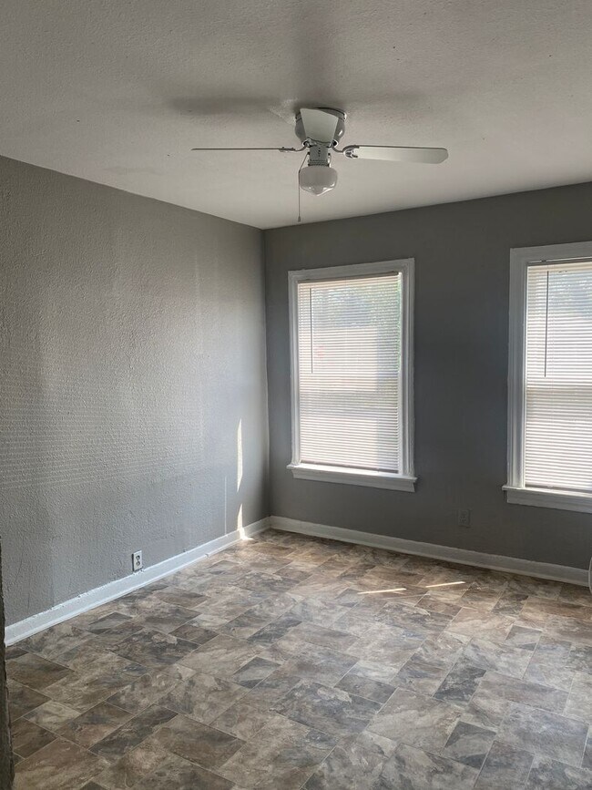 Building Photo - POINSETTIA DUPLEX