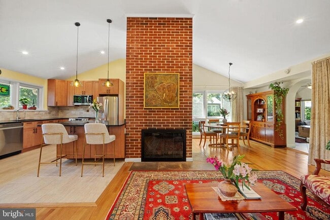 Building Photo - 5929 Avon Dr