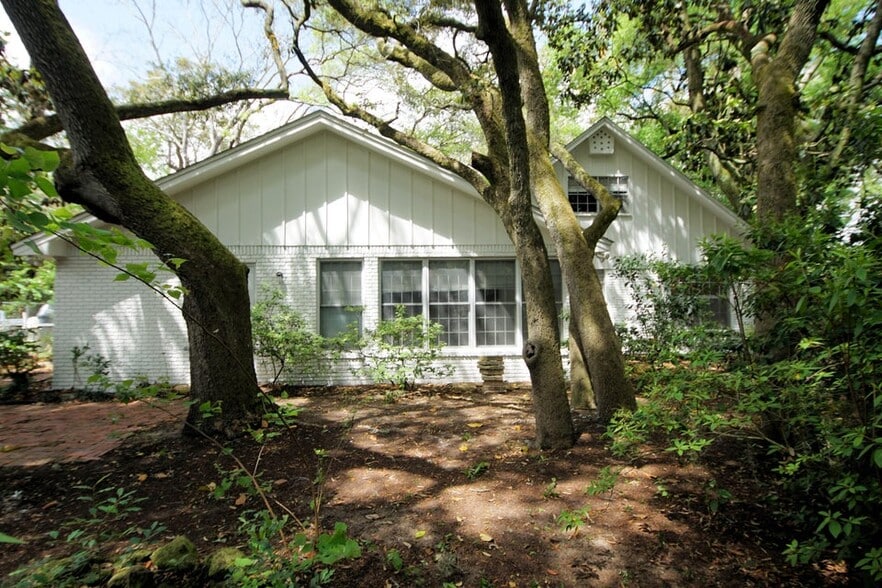 Building Photo - 596 L Ombre Ct NE