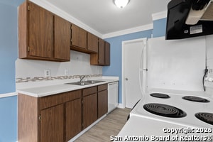 Building Photo - 6502 Spring Branch St