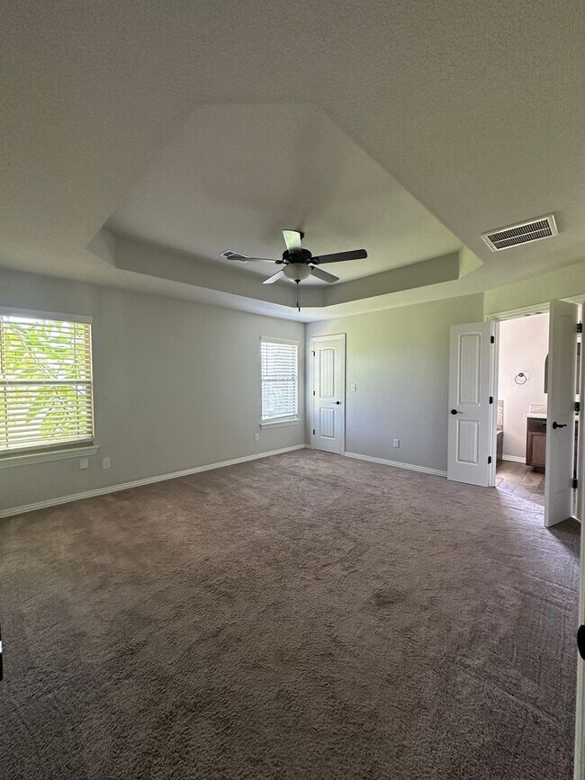 Building Photo - 1505 Northridge Dr E