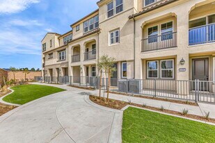 Building Photo - 2208 Mountain Laurel Rd