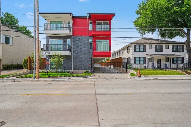 Building Photo - Be the first to live in Unit 203 at 2217 Fitzhugh—a brand-new 2026 construction offering 628 sq f...