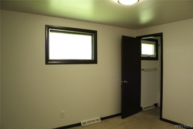 Building Photo - 111 Sunshine Dr