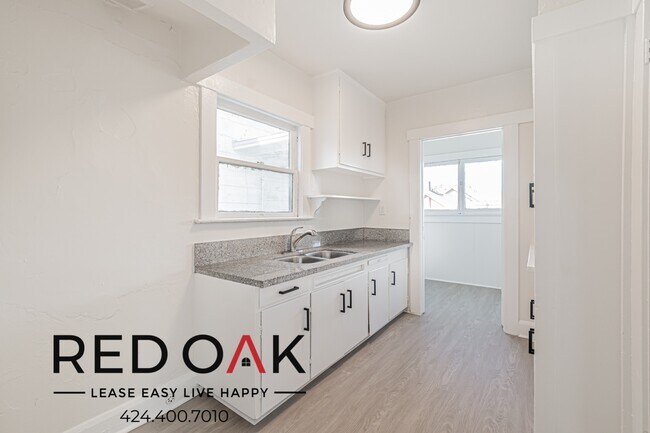 Building Photo - 4626 Wall St