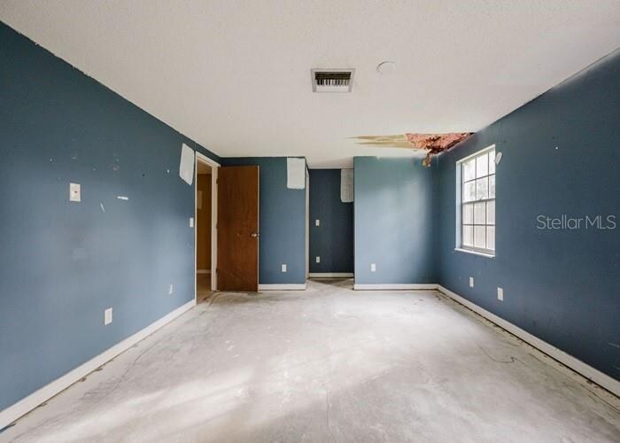 Building Photo - 1243 Royal Oak Dr S