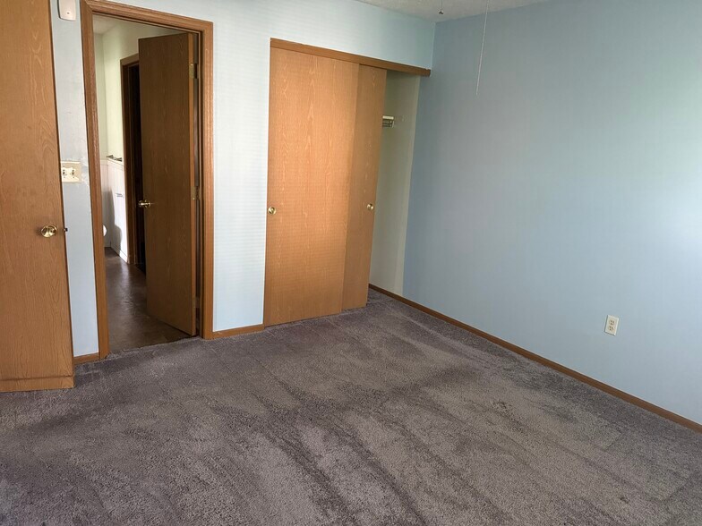 Building Photo - 2710 Charles Dr