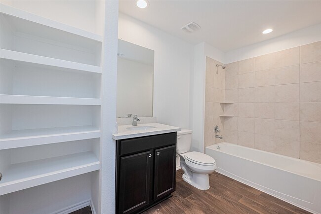 Building Photo - 12518 Pelican Bay Dr