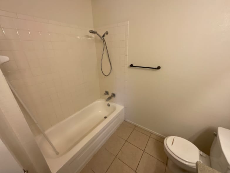 Building Photo - 5221 Kingston Dr