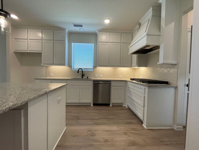 Building Photo - 6270 Shasta Creek Rd