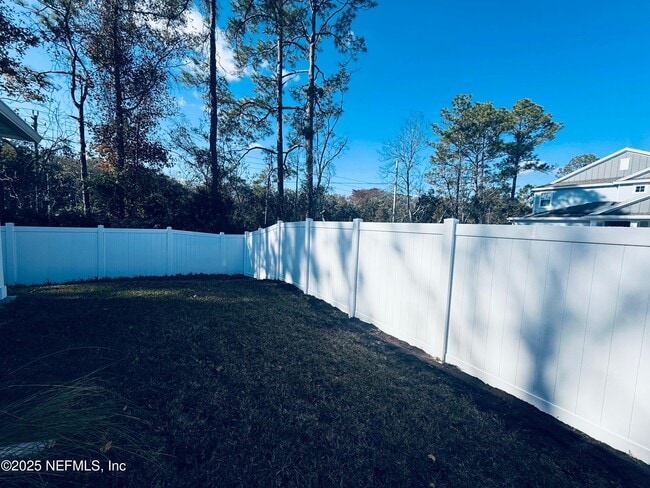 Building Photo - 95999 Surrey Pl