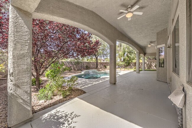 Building Photo - Stylishly Updated Henderson Home | New Stainless Steel Appliances | Heated Pool