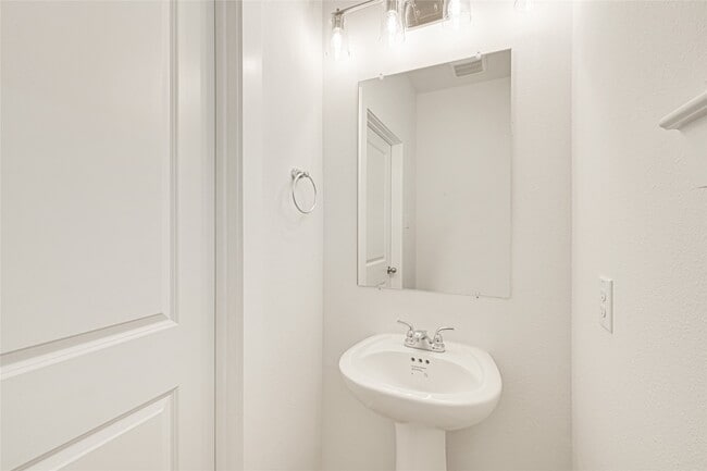 Building Photo - 17115 Bluebonnet Creek Trl