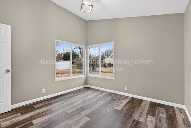 Building Photo - 3333 Green Pasture Dr