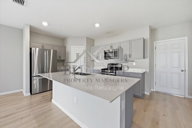 Building Photo - 12937 Camarillo Pl