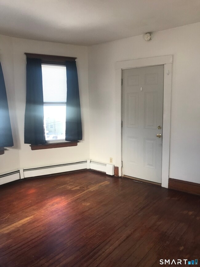 Building Photo - 155 Smith St