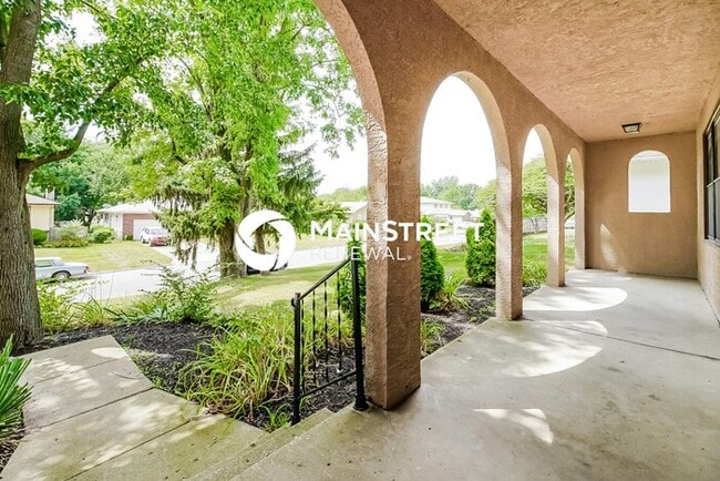 Building Photo - 4 Bedroom Pet-Friendly Home in Columbus, OH with Main Street Renewal