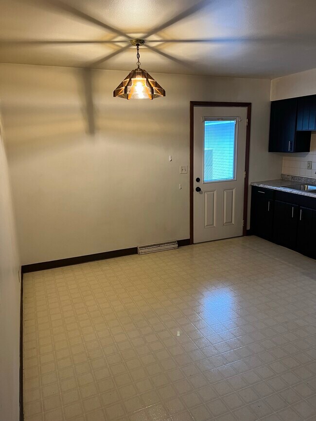 Building Photo - 103 W Clark St