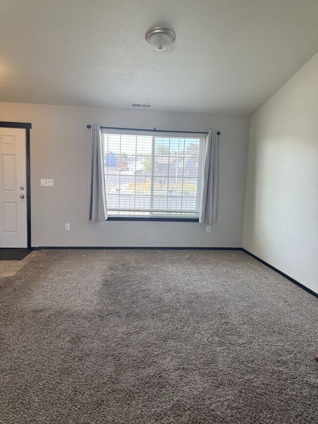 Building Photo - Orchard Terrace Umatilla