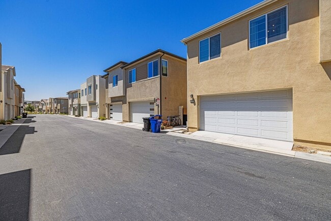 Building Photo - 27233 W Red Willow Ct