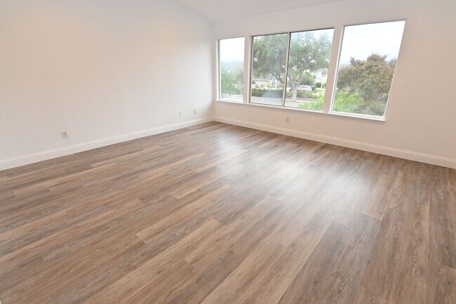 Building Photo - Stunning 5-Bedroom 3 bath 2 story Home in Prime North San Jose Location.