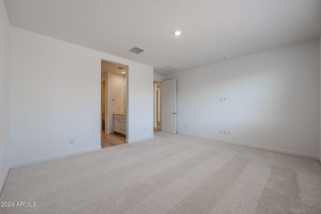 Building Photo - 7682 W Jackrabbit Ln