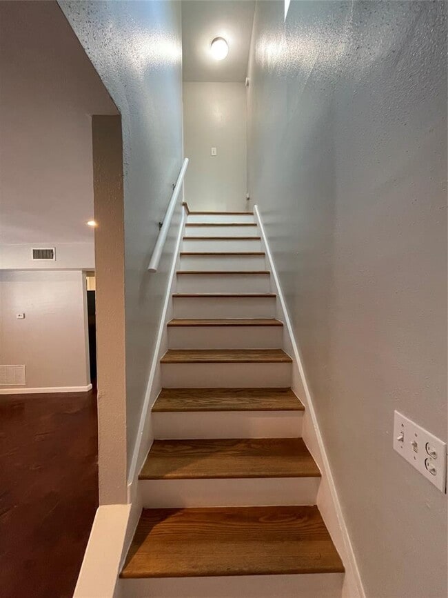 Building Photo - 610 Franklin Blvd