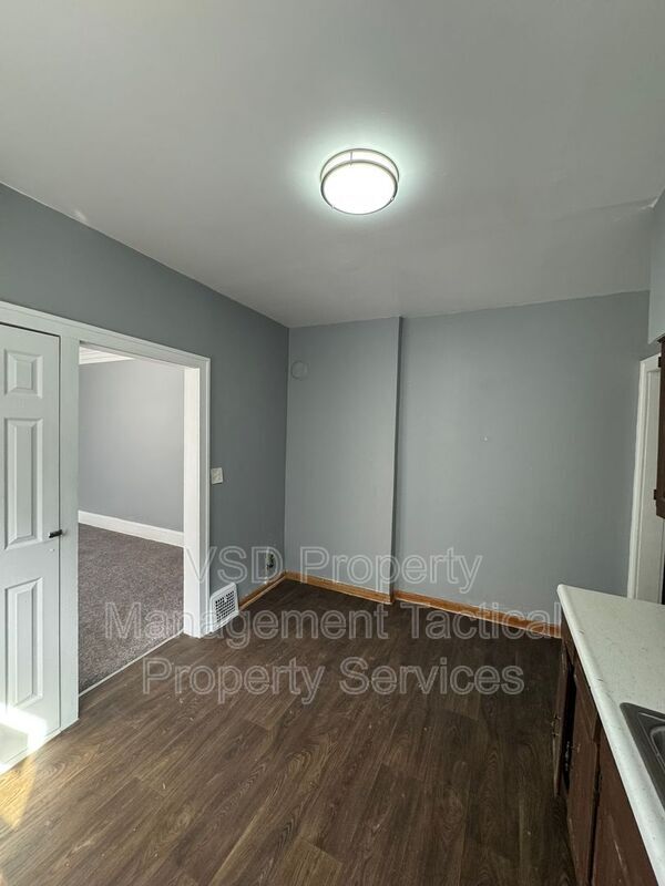 Building Photo - 3289 E 143rd St