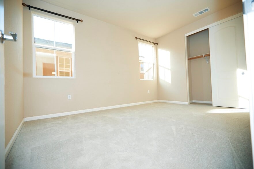 Building Photo - 4714 Tina Speciale Dr