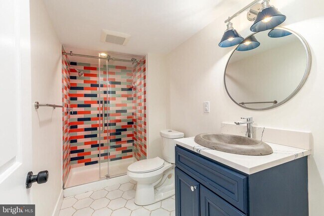 Building Photo - 412 Sepviva St