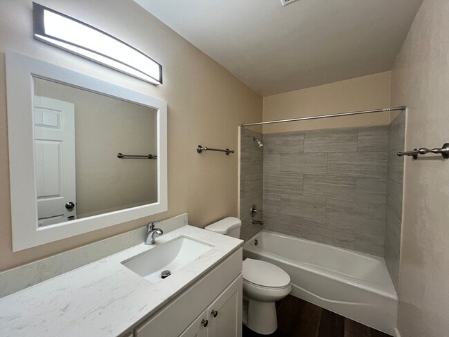 Building Photo - Townhouse in San Jose, CA Available Now!