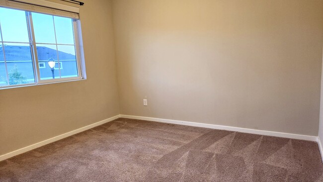 Building Photo - Luxury living in Lacey!