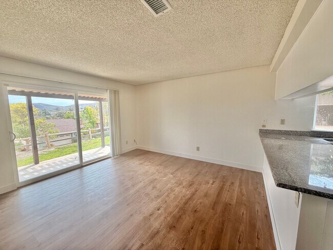 Building Photo - Large Home on Cul-de-Sac!